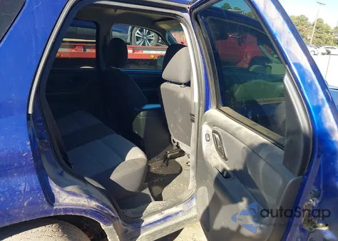 2005 Ford Escape Xls z USA, uszkodzony, nr VIN 1FMYU02Z85KD28650